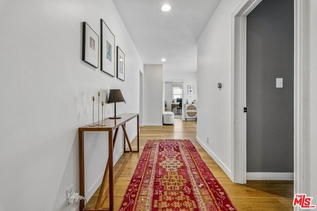 Building Photo - 5646 S Sherbourne Dr