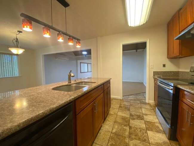 Building Photo - For Rent - 94-498 Hokuili St.