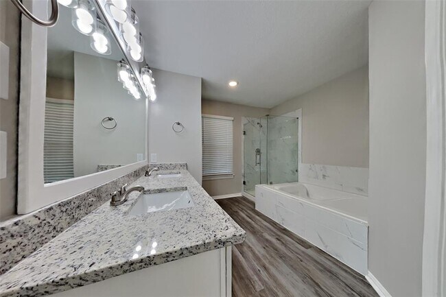 Building Photo - 2638 Brookdale Dr