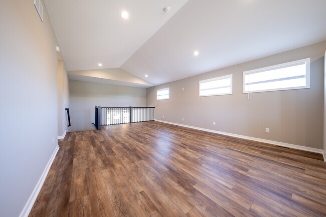 Building Photo - 1121 Dorothy Ln