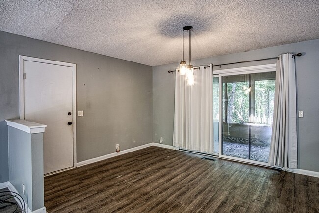 Building Photo - Lake DeSoto Area | Home |Unfurnished