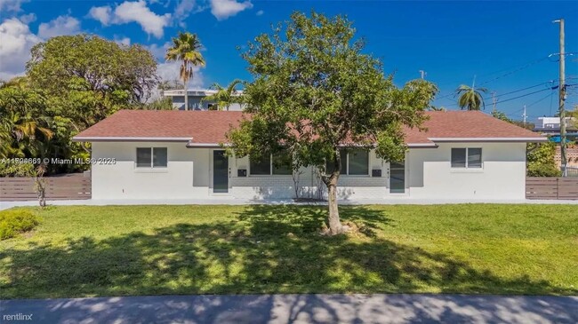 Primary Photo - 1421 NE 30th Ct