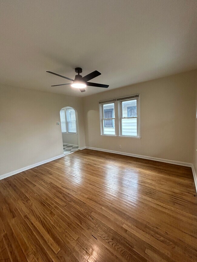 Primary Photo - 4952 W 12th St