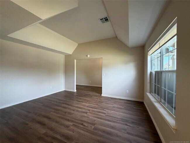 Building Photo - 9203 S 73rd E Ave