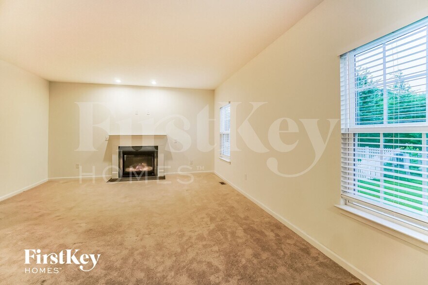 Building Photo - 717 Wallace Dr