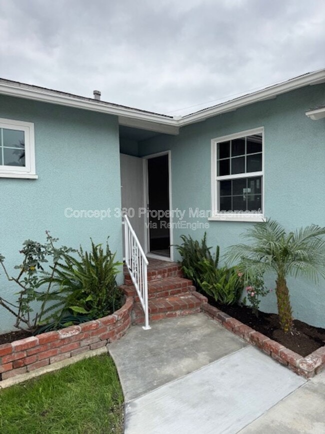 Building Photo - 20915 S Menlo Ave