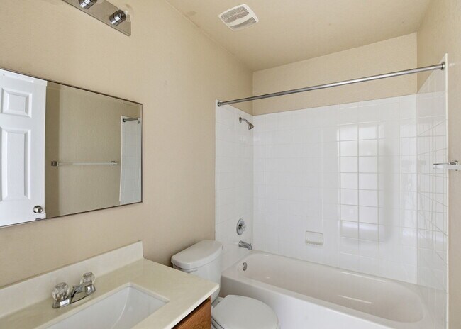 Building Photo - Move-In Ready 3 Bedroom Home with Granite Kitchen and Covered Patio!