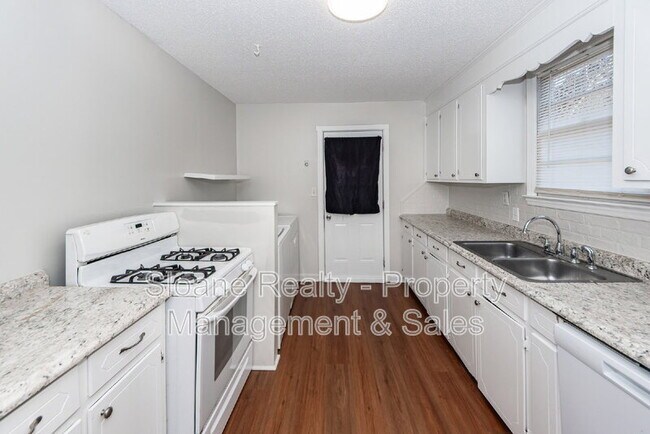 Building Photo - 1520 N Avalon Cir