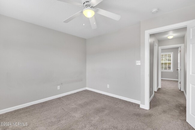 Building Photo - 404 Springwood Dr
