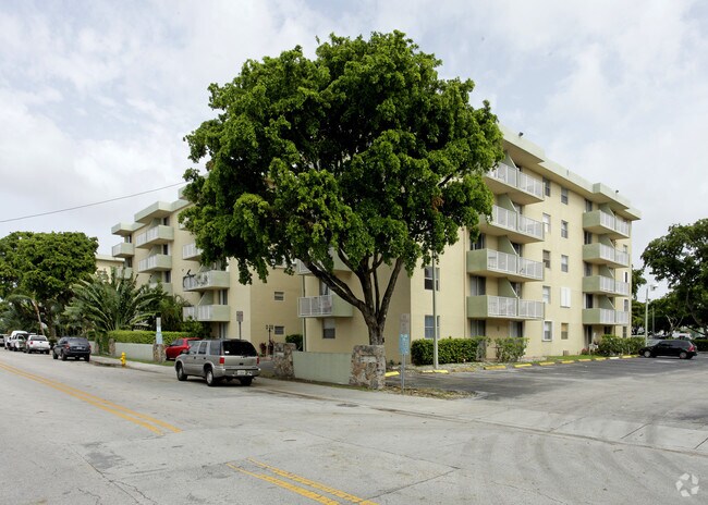 Building Photo - North Bay Villas