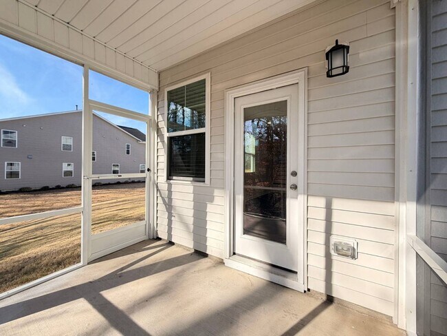 Building Photo - 400 Hazy Hls Ln