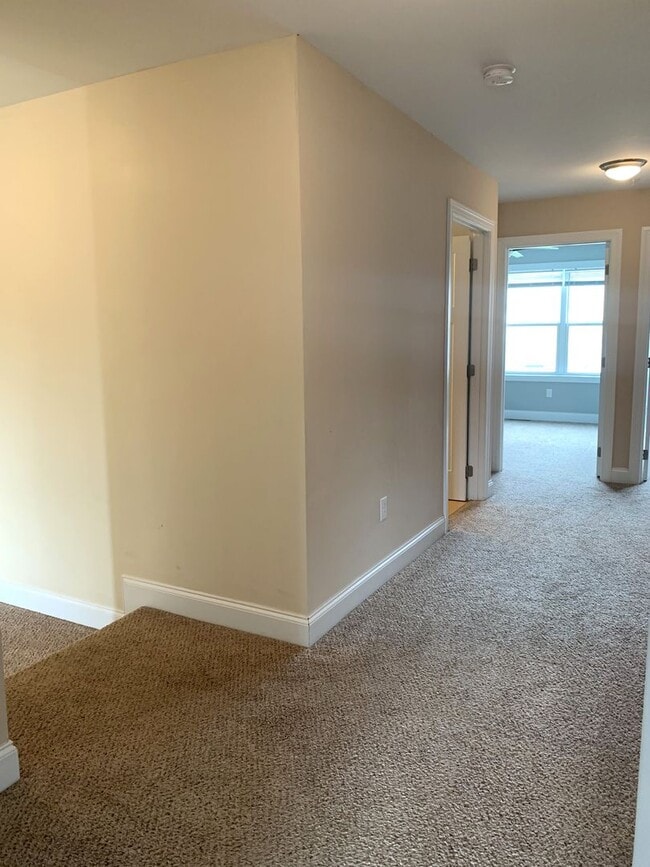 Building Photo - Spacious 3-Bed, 2.5-Bath Townhouse with Fenced Backyard!