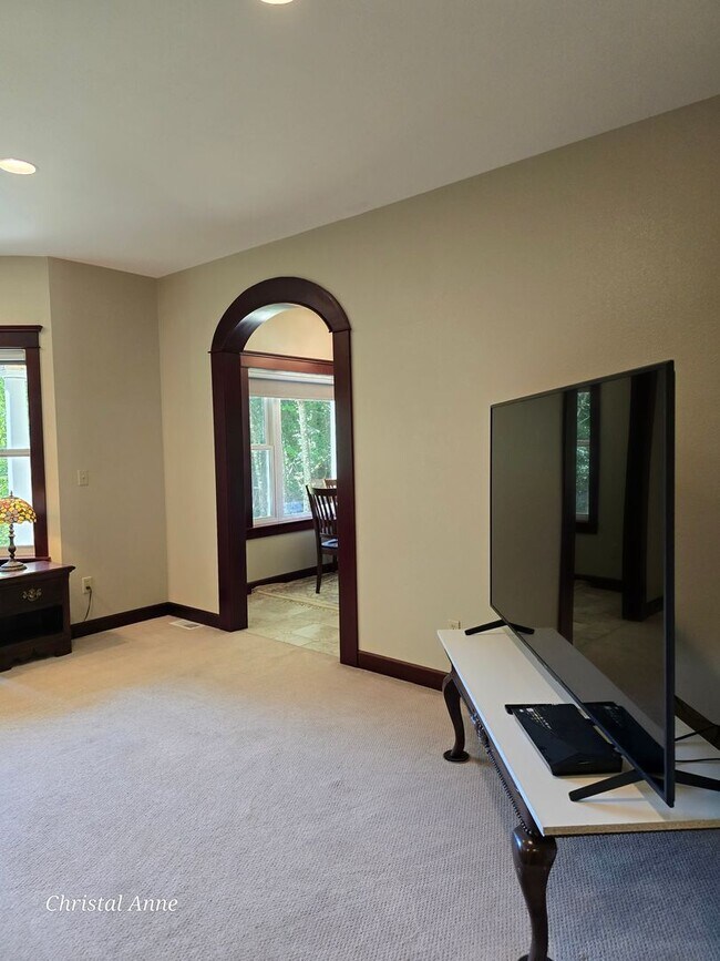 Building Photo - Beautiful Custom built home