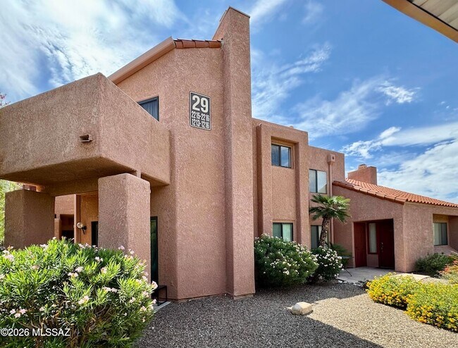Building Photo - 5051 N Sabino Canyon Rd