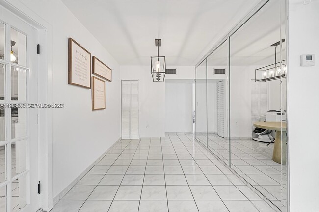 Building Photo - 6418 SW 39th Terrace