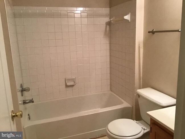 Building Photo - 8961 Town Center Cir