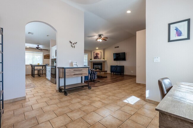 Building Photo - ?? 4 Bed / 2 Bath Mesa del Sol Home with Golf Course Views | Furnished or Unfurnished Option Avai...