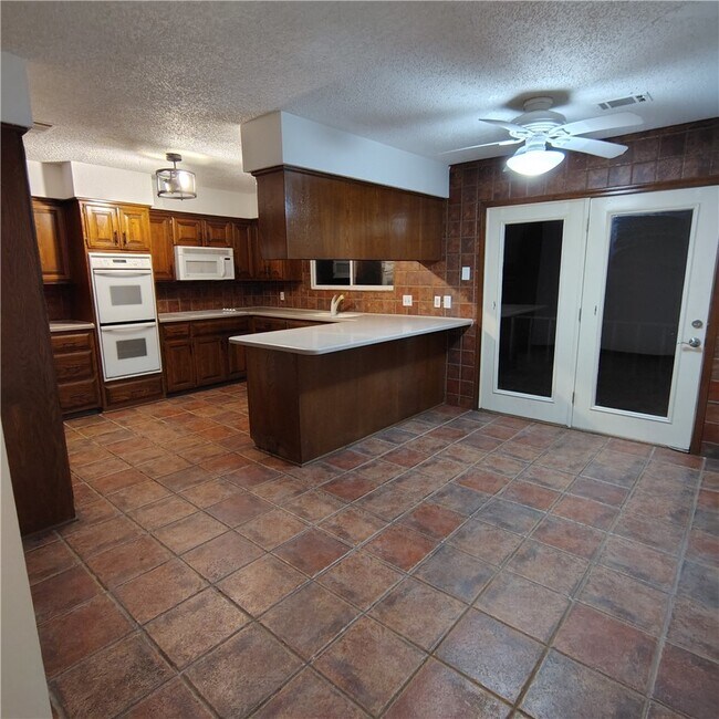 Building Photo - 3129 Glen Flora Way