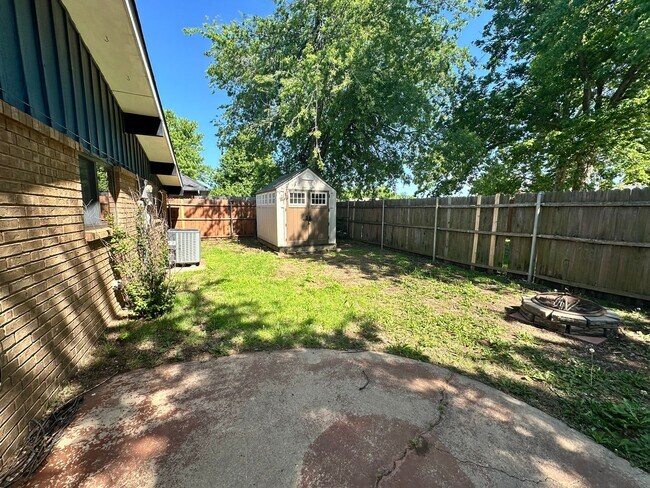 Building Photo - FOR RENT: Charming 3-Bedroom, 2-Bath Home in Yukon! - Move In Deposit-Free! (If Qualified)