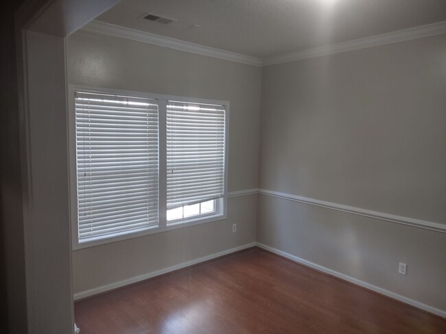 Building Photo - ****MOVE IN SPECIAL****Two Story, Five Bed...