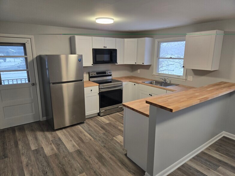 Kitchen - 158 Witmer Road