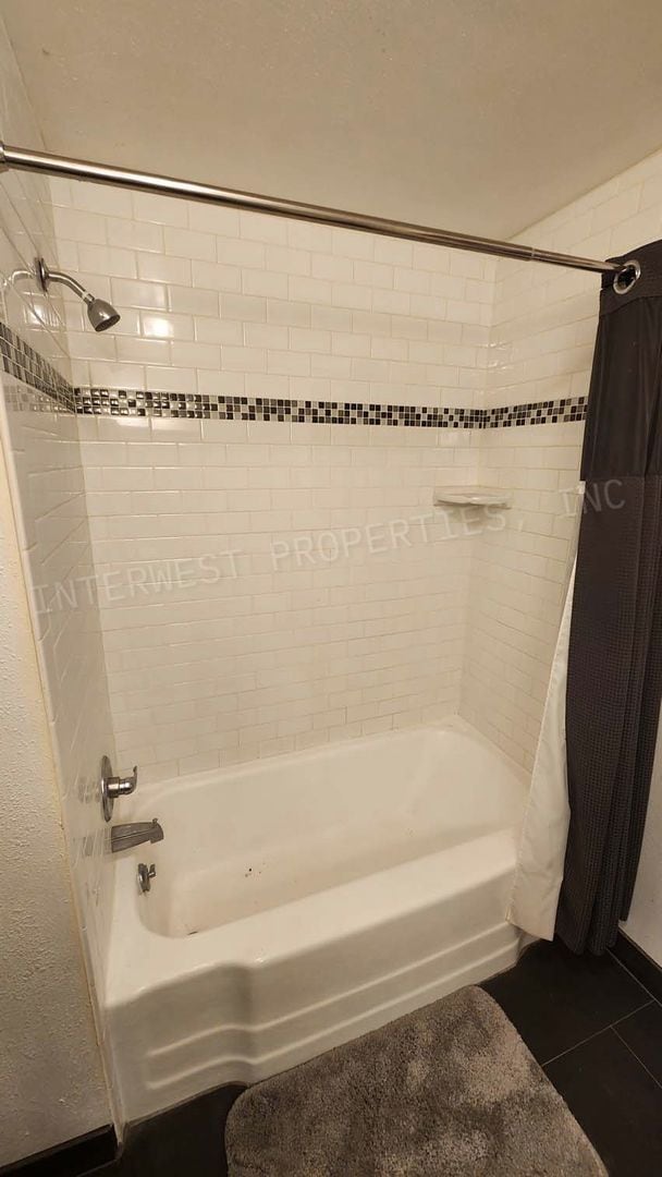 Building Photo - 3 bd 2.5ba Ranch Style Home with Fenced Yard, W/D in Unit, Fireplaces & 2 Car Garage!