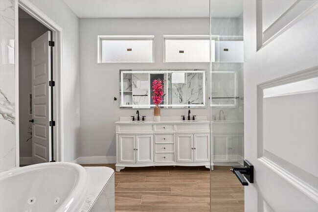 Building Photo - 7007 Longmire Cir
