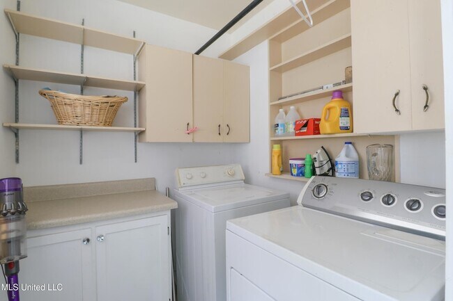 Building Photo - 145 St Francis St