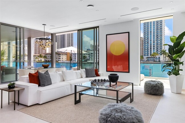 Building Photo - 503 Palm Dr