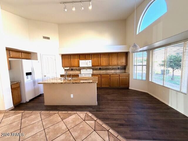 Building Photo - 528 W Monte Ave