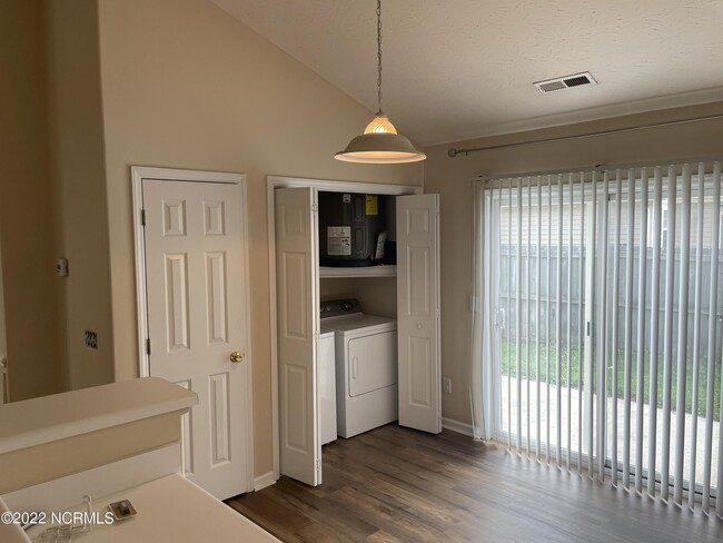 Building Photo - 5319 Sun Coast Dr