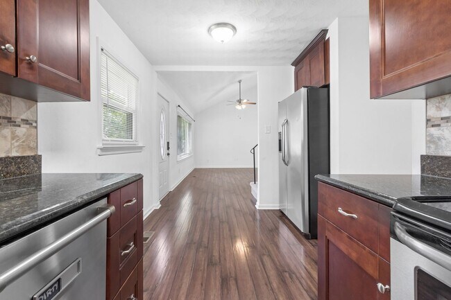 Building Photo - Beautiful Split Level Home in Norfolk!!