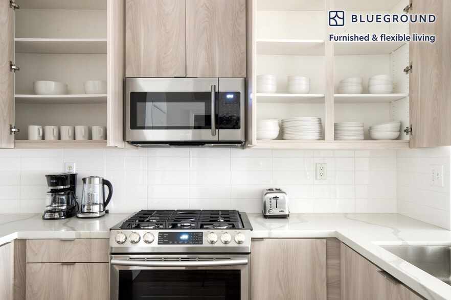 Building Photo - 5710 Crescent Prk E