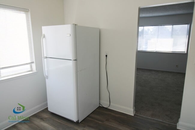 Building Photo - $2995 - Cozy 2/1 in the heart of Downtown ...