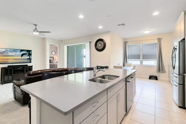 Building Photo - 4 Bedroom/3.5 Bathroom Gated Community at Ruby Lake!!!!