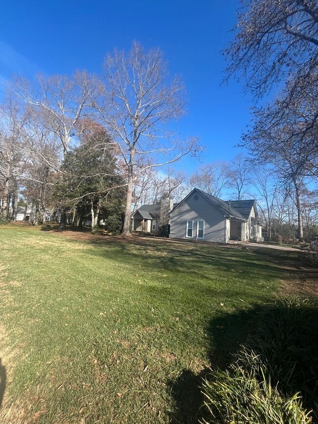 Building Photo - Beautiful 3 Bedroom 3 Bathroom Single Family Home