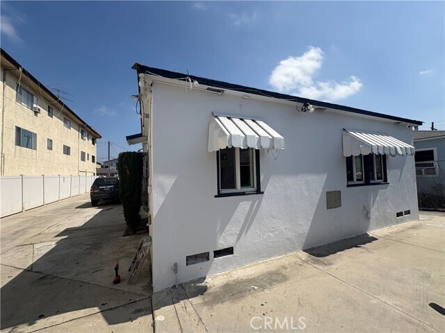 Building Photo - 4034 W 130th St