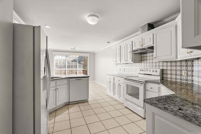 Building Photo - 12711 Misty Creek Dr