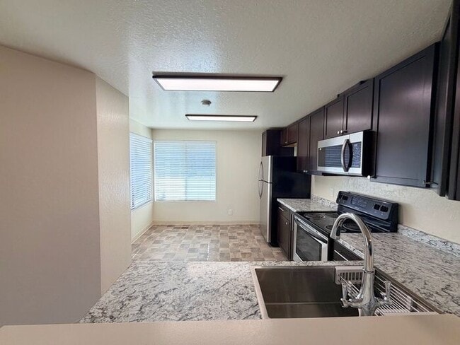 Building Photo - NW Reno Single Story House - 2 Car Garage/Fully Landscaped Yard