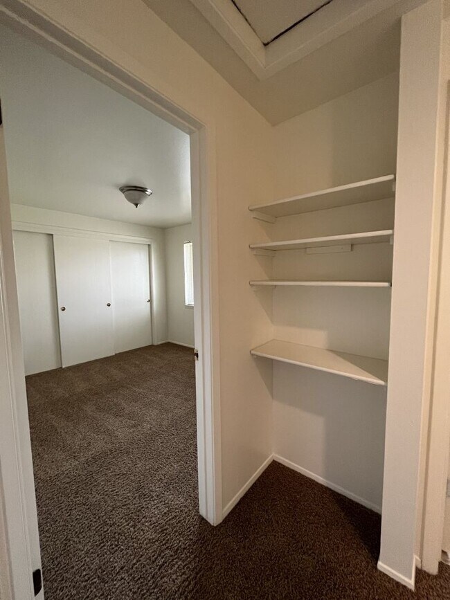 Building Photo - 118 W Colby Ln