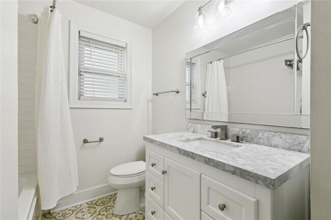 Building Photo - Kent Avenue