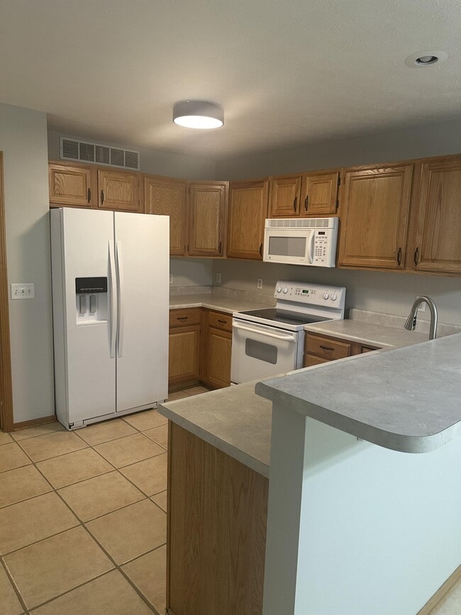 Building Photo - 2021 Sawyer Pl