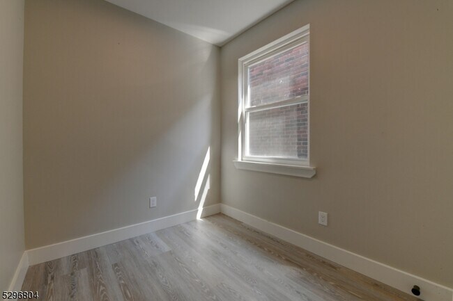 Building Photo - 477 S 20th St