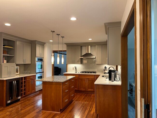 Building Photo - 4907 Pinewood Ct