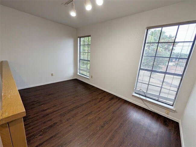 Building Photo - 12925 Carrie Ct