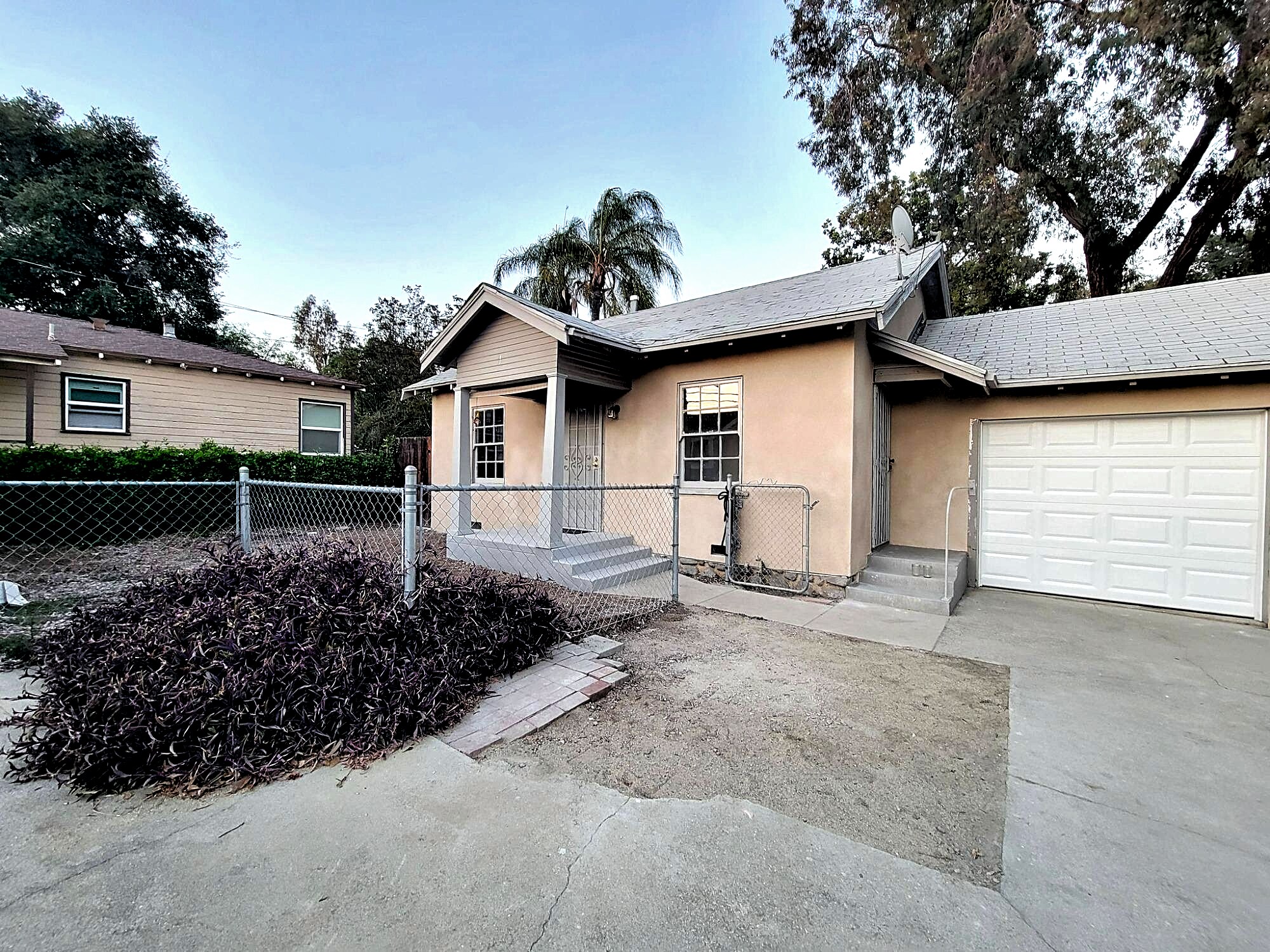 Building Photo - 416 N 3rd Ave