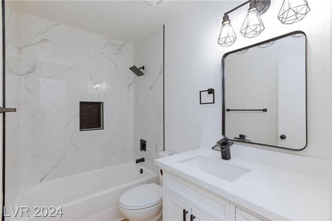 Building Photo - BEAUTIFUL REMODELED 2 BEDROOM UNIT! ** MOV...