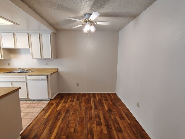 Building Photo - 1313 Floyd Ave