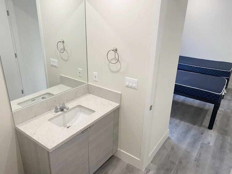662 Kelton AVenue, Westwood, CA 90024 - Bathroom - 662 Kelton Ave