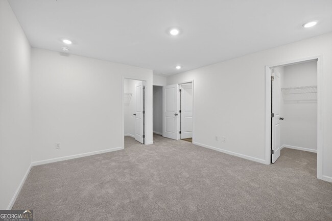 Building Photo - 140 Hazel Dr